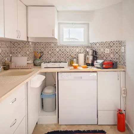 Central, Cozy, 15 Min Walk To The Beach, Fast Wi-fi, Free Parking, 4ppl 아파트 Bodrum