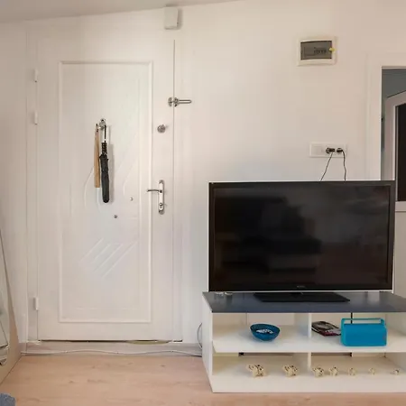 Central, Cozy, 15 Min Walk To The Beach, Fast Wi-fi, Free Parking, 4ppl بودروم