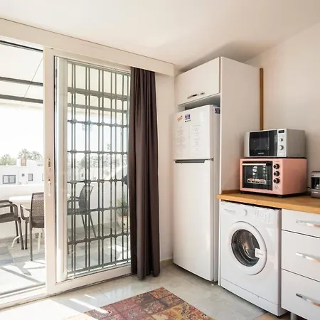 شقة Central, Cozy, 15 Min Walk To The Beach, Fast Wi-fi, Free Parking, 4ppl
