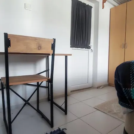 Apartment Central, Cozy, 15 Min Walk To The Beach, Fast Wi-fi, Free Parking, 4ppl *