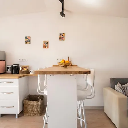 Lägenhet Central, Cozy, 15 Min Walk To The Beach, Fast Wi-fi, Free Parking, 4ppl Bodrum