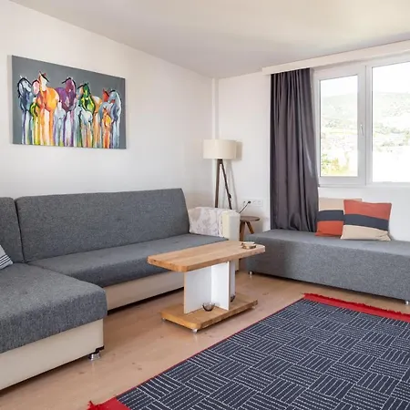 Central, Cozy, 15 Min Walk To The Beach, Fast Wi-fi, Free Parking, 4ppl Apartment
