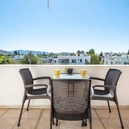 Central, Cozy, 15 Min Walk To The Beach, Fast Wi-fi, Free Parking, 4ppl Lägenhet Bodrum