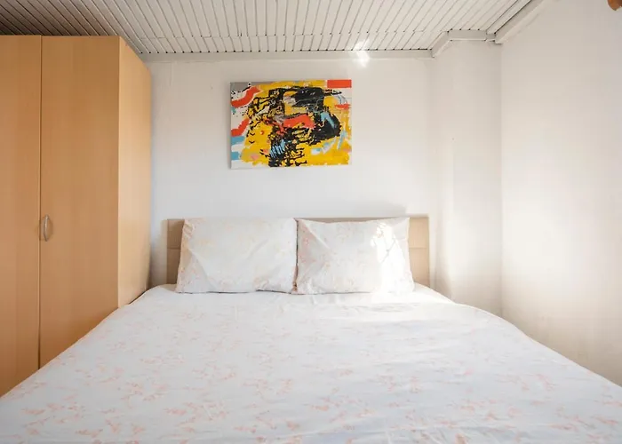 Central, Cozy, 15 Min Walk To The Beach, Fast Wi-fi, Free Parking, 4ppl Bodrum