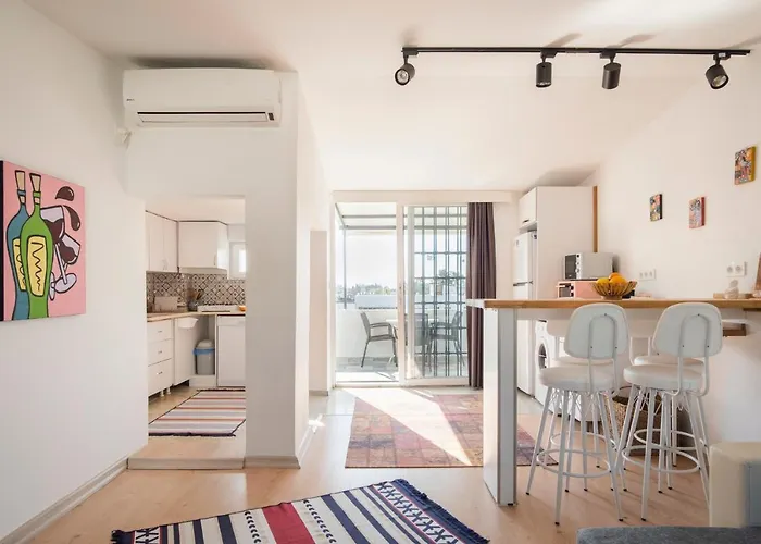 Central, Cozy, 15 Min Walk To The Beach, Fast Wi-fi, Free Parking, 4ppl *