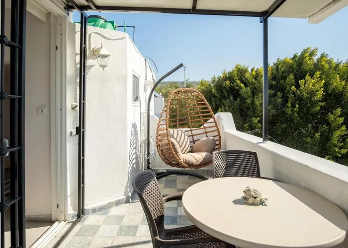 Lägenhet Central, Cozy, 15 Min Walk To The Beach, Fast Wi-fi, Free Parking, 4ppl *
