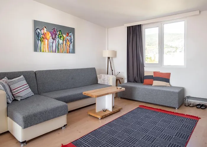 Central, Cozy, 15 Min Walk To The Beach, Fast Wi-fi, Free Parking, 4ppl Apartment