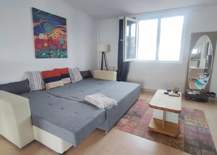 Central, Cozy, 15 Min Walk To The Beach, Fast Wi-fi, Free Parking, 4ppl Lägenhet *