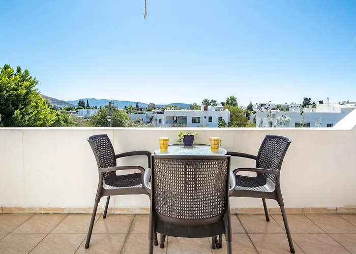 Central, Cozy, 15 Min Walk To The Beach, Fast Wi-fi, Free Parking, 4ppl Lägenhet Bodrum