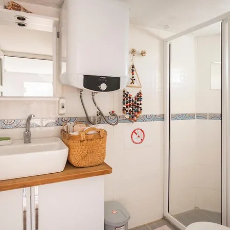 Central, Cozy, 15 Min Walk To The Beach, Fast Wi-fi, Free Parking, 4ppl * בודרום