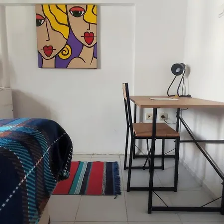 Central, Cozy, 15 Min Walk To The Beach, Fast Wi-fi, Free Parking, 4ppl *