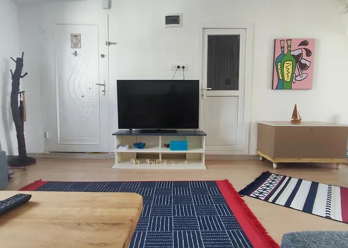 Central, Cozy, 15 Min Walk To The Beach, Fast Wi-fi, Free Parking, 4ppl Lägenhet