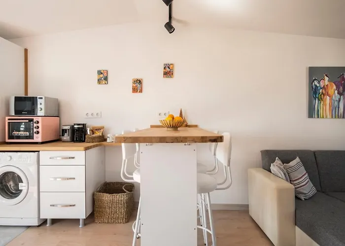 Lägenhet Central, Cozy, 15 Min Walk To The Beach, Fast Wi-fi, Free Parking, 4ppl Bodrum