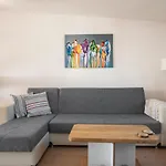 Διαμέρισμα Central, Cozy, 15 Min Walk To The Beach, Fast Wi-fi, Free Parking, 4ppl *