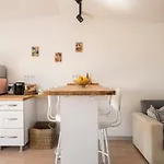 Апартаменты Central, Cozy, 15 Min Walk To The Beach, Fast Wi-fi, Free Parking, 4ppl Бодрум