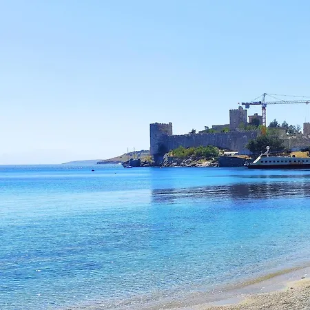 Apartmán Central, Cozy, 15 Min Walk To The Beach, Fast Wi-fi, Free Parking, 4ppl