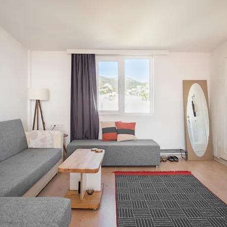 Apartament Central, Cozy, 15 Min Walk To The Beach, Fast Wi-fi, Free Parking, 4ppl