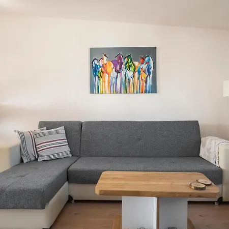 Apartmán Central, Cozy, 15 Min Walk To The Beach, Fast Wi-fi, Free Parking, 4ppl *