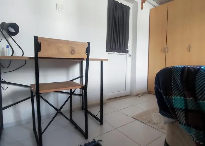 Apartmán Central, Cozy, 15 Min Walk To The Beach, Fast Wi-fi, Free Parking, 4ppl *