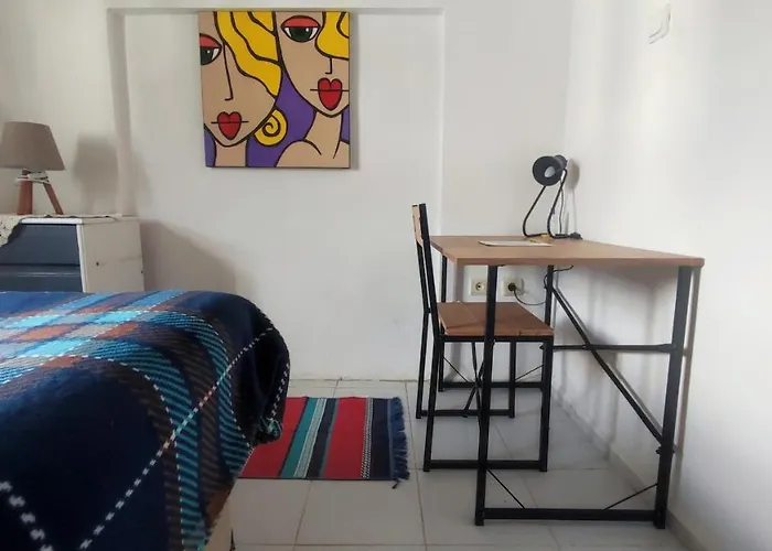 Central, Cozy, 15 Min Walk To The Beach, Fast Wi-fi, Free Parking, 4ppl *
