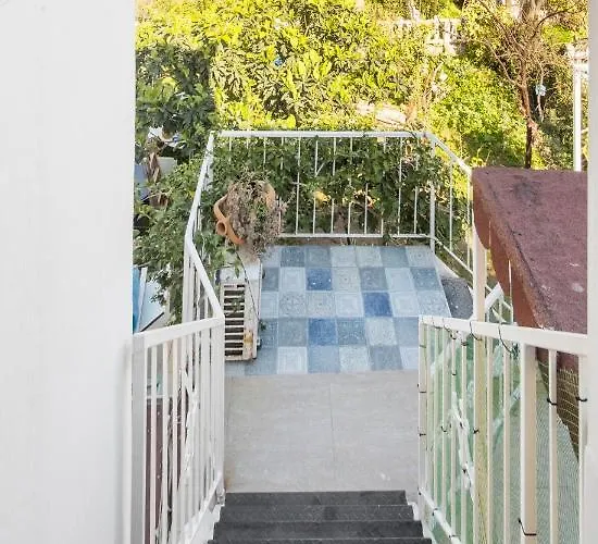 Central, Cozy, 15 Min Walk To The Beach, Fast Wi-fi, Free Parking, 4ppl Apartman